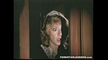 Crede ca ii face masaj dar defapt o electrocuteaza