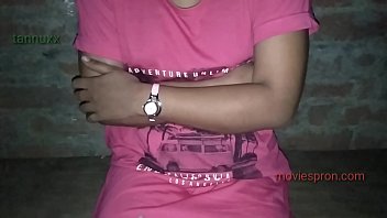 Baieti care leaga fete de pat si fac sexi