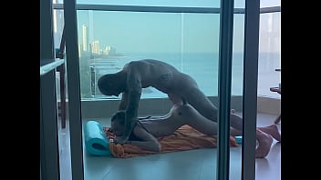 O curva matura romanca in italia ii freaca pula cu tatele ei mari unui negru care isi da drumul pe 