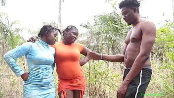 Blonda isi ia o muie adanca umeda si se fute