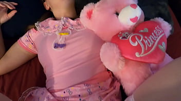 O pandeste apoi o fute pe sorasa si masa