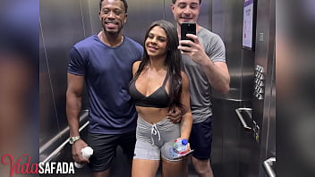 Dupa un mesaj ii propune sa faca pe bani