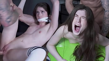 Curva lesbiana face sexut cu o matura care ii place pizda