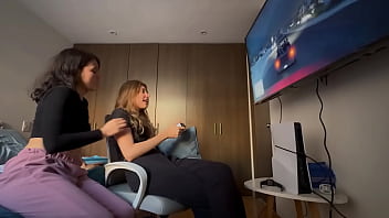 O blonda porno care suge pula unui pustan cu pula mare