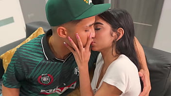 Filme porno iubita isi fute iubitul in cur