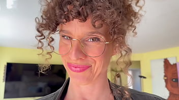 Porno la birou cu doua curve impart pula sefului