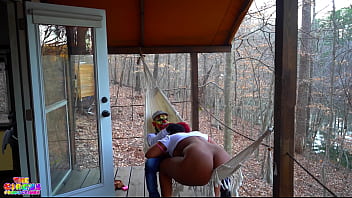 N are bani si isi da iubita la futut ejaculeaza