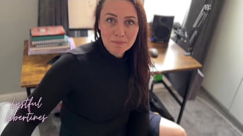 O masina norocoasa este spalata de o adolescenta porno