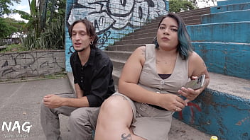 Mama se sienta en la polla de su hijo