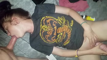 Matura seduce un tinerel ca sa ii bage pula in pizda larga